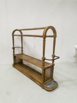 Jette-manteau en bois naturel mouluré et sculpté, à deux plateaux . XX siècle .