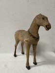 jouet d'enfant cheval de bois recouvrement tissus manque important . XX siècle .
