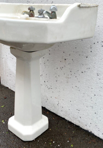 Lavabo simple vasque a piètement en colonne carrée émaillée Art Déco XX siècle