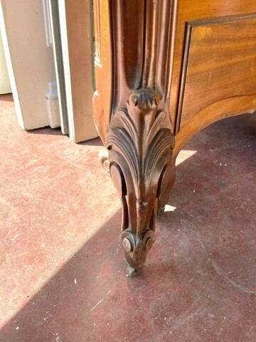 Lit de style Louis XV en acajou massif XX siècle