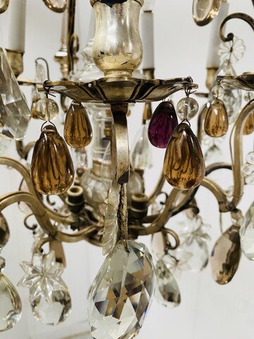 lustre cage monture bronze à pampille neuf bras de lumières . XX siècle.