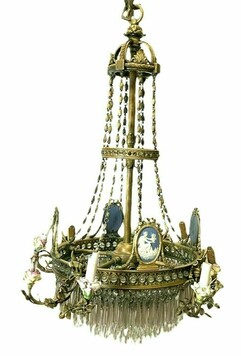 Lustre de style Louis XVI en bronze et pendeloques de cristal XIX Siècle