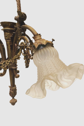 lustre style louis XV trois bras de lumières et tulipe flamme . XX siècle .