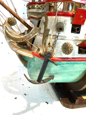 maquette de bateau a voile ancienne nommé le soleil Royal . XX siècle .