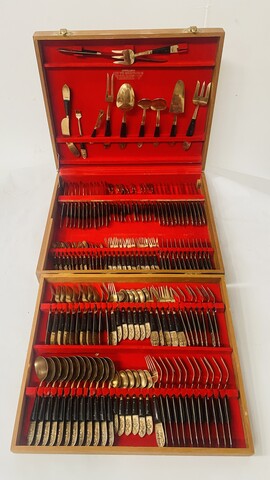 Ménagère Thaïlandaise en métal dans son écrin manufacture LIN YH . XX siècle .