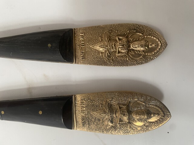 Ménagère Thaïlandaise en métal dans son écrin manufacture LIN YH . XX siècle .