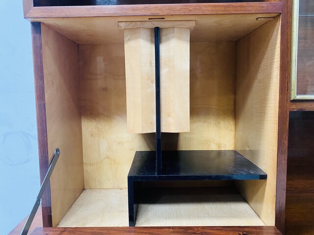 meuble architectural époque art déco formant vitrine . XX siècle .