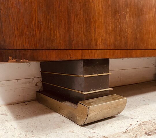 meuble architectural époque art déco formant vitrine . XX siècle .