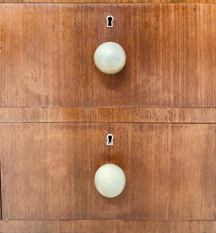 meuble architectural époque art déco formant vitrine . XX siècle .