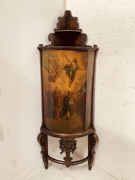 Meuble d'angle arrondie à décor d'une peinture religieuse base bois .XIX siècle.