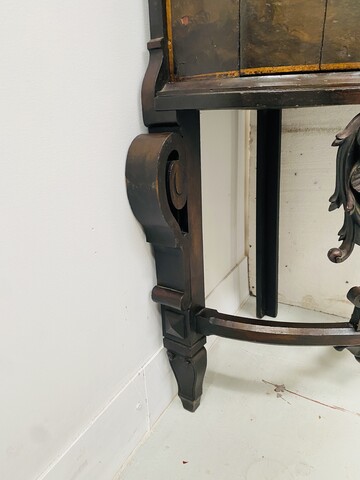 Meuble d'angle arrondie à décor d'une peinture religieuse base bois .XIX siècle.