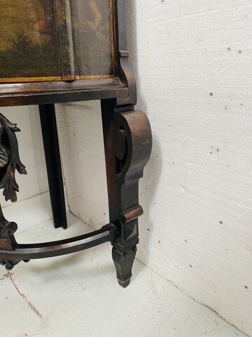 Meuble d'angle arrondie à décor d'une peinture religieuse base bois .XIX siècle.