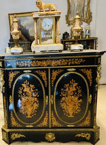 meuble d'apparat époque Napoléon III en marqueterie de bois clair . XIX siècle .