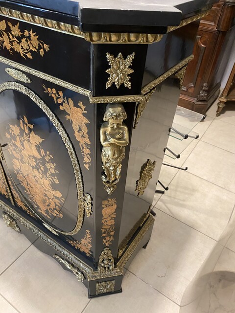 meuble d'apparat époque Napoléon III en marqueterie de bois clair . XIX siècle .