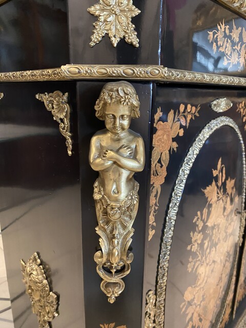 meuble d'apparat époque Napoléon III en marqueterie de bois clair . XIX siècle .
