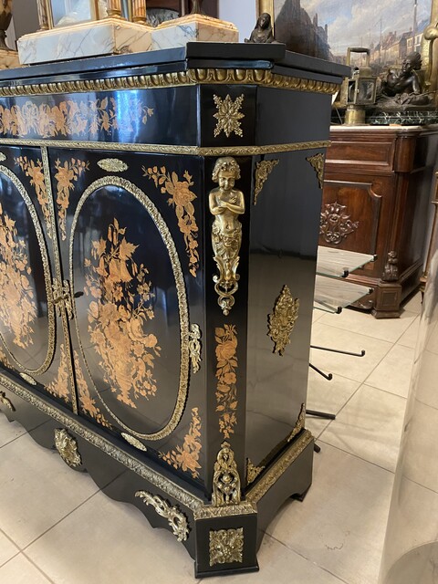 meuble d'apparat époque Napoléon III en marqueterie de bois clair . XIX siècle .