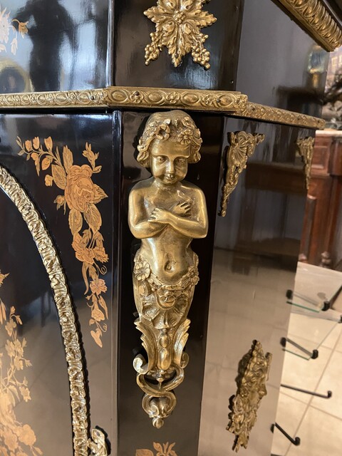 meuble d'apparat époque Napoléon III en marqueterie de bois clair . XIX siècle .