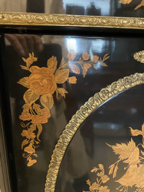 meuble d'apparat époque Napoléon III en marqueterie de bois clair . XIX siècle .
