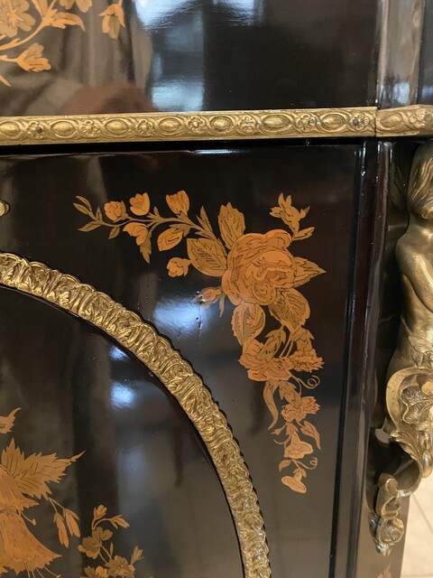 meuble d'apparat époque Napoléon III en marqueterie de bois clair . XIX siècle .