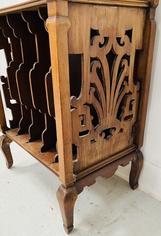 meuble d'appoint japonisant art déco formant casier à musique . XX siècle .