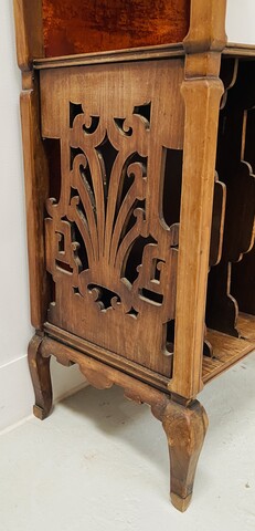 meuble d'appoint japonisant art déco formant casier à musique . XX siècle .