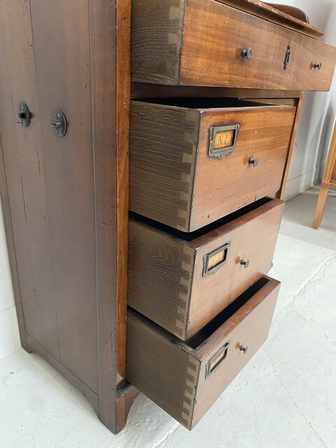 meuble de rangement à tiroirs origine Angleterre . XX siècle .