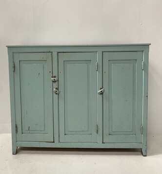 meuble de rangement trois portes patine original plateau bois . XX siècle .