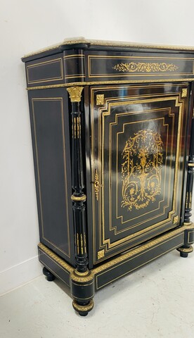 Meuble Hauteur d'Appui Napoléon III Bois Et Marqueterie De Laiton . XIX siècle.