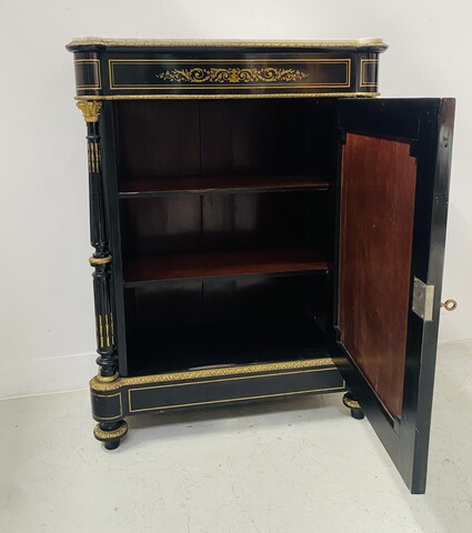Meuble Hauteur d'Appui Napoléon III Bois Et Marqueterie De Laiton . XIX siècle.