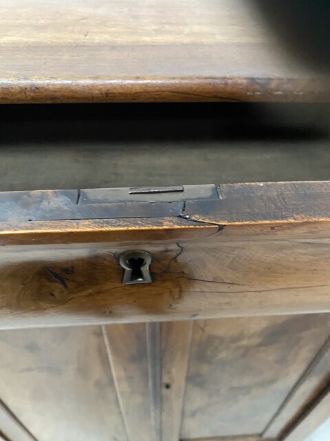 meuble Louis Philippe deux portes un tiroir en noyer massif . XX siècle .