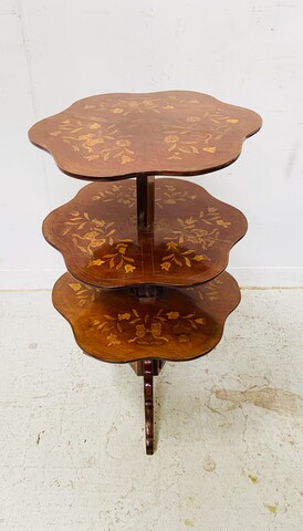 meuble serviteur à triple plateaux amovible marqueterie de fleurs . XIX siècle .