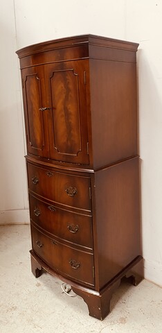 meuble victoria deux corps en acajou formant commode . XX siècle .