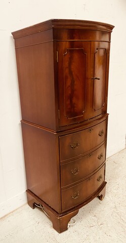 meuble victoria deux corps en acajou formant commode . XX siècle .