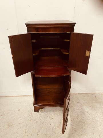 meuble victoria deux corps en acajou formant commode . XX siècle .