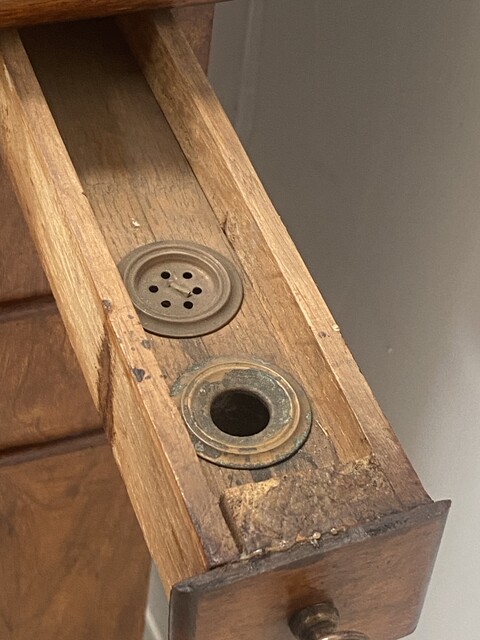 minute de Notaire en noyer à encrier latéral carton en simili cuir . XIX siècle.