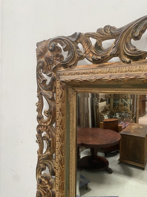 miroir circa 1950 à décor antique cadre bois doré . XX siècle .
