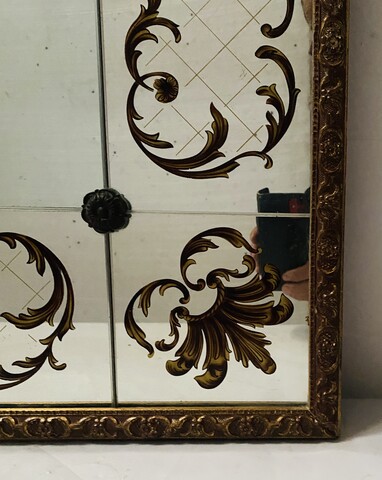 miroir circa1950 verre églomisé décor antique cadre stuc doré . XX siècle .