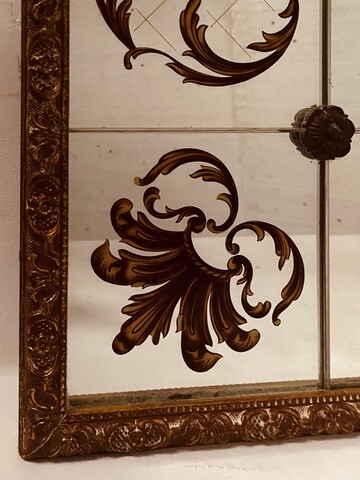 miroir circa1950 verre églomisé décor antique cadre stuc doré . XX siècle .