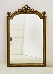 Miroir de style Louis XVI en bois et stuc doré fond miroir en sapin . XX siècle.