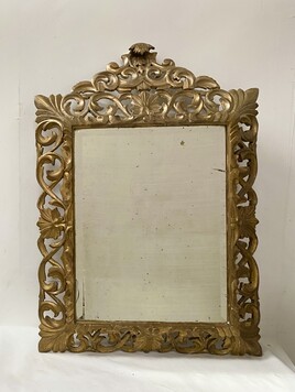 miroir doré à pare clause en bois sculptée ajourée miroir biseauté . XIX siècle.