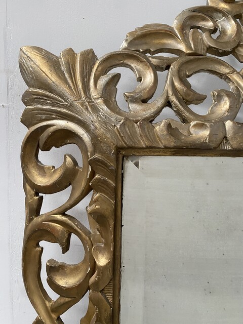 miroir doré à pare clause en bois sculptée ajourée miroir biseauté . XIX siècle.