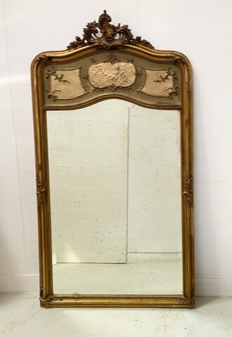 miroir en bois et stuc doré à décor de feuillage . XIX siècle .