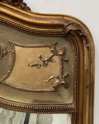 miroir en bois et stuc doré à décor de feuillage . XIX siècle .
