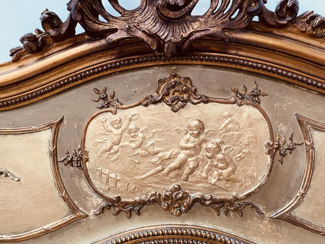 miroir en bois et stuc doré à décor de feuillage . XIX siècle .