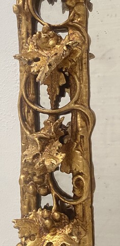 miroir en bois sculpté ajouré décor feuilles de vigne dorure . XIX siècle .