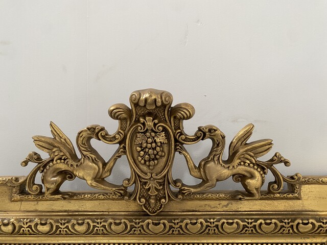 miroir en stuc à coquille patine doré décor animal fond en sapin . XIX siècle .
