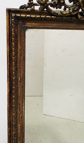 miroir en stuc à coquille patine doré décor de chimères . XX siècle .