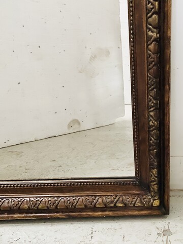 miroir en stuc à coquille patine doré décor de chimères . XX siècle .