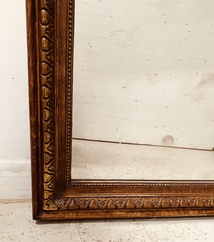 miroir en stuc à coquille patine doré décor de chimères . XX siècle .