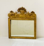 miroir Louis XV en bois sculpté doré décor panier d'abondance . XIX siècle .